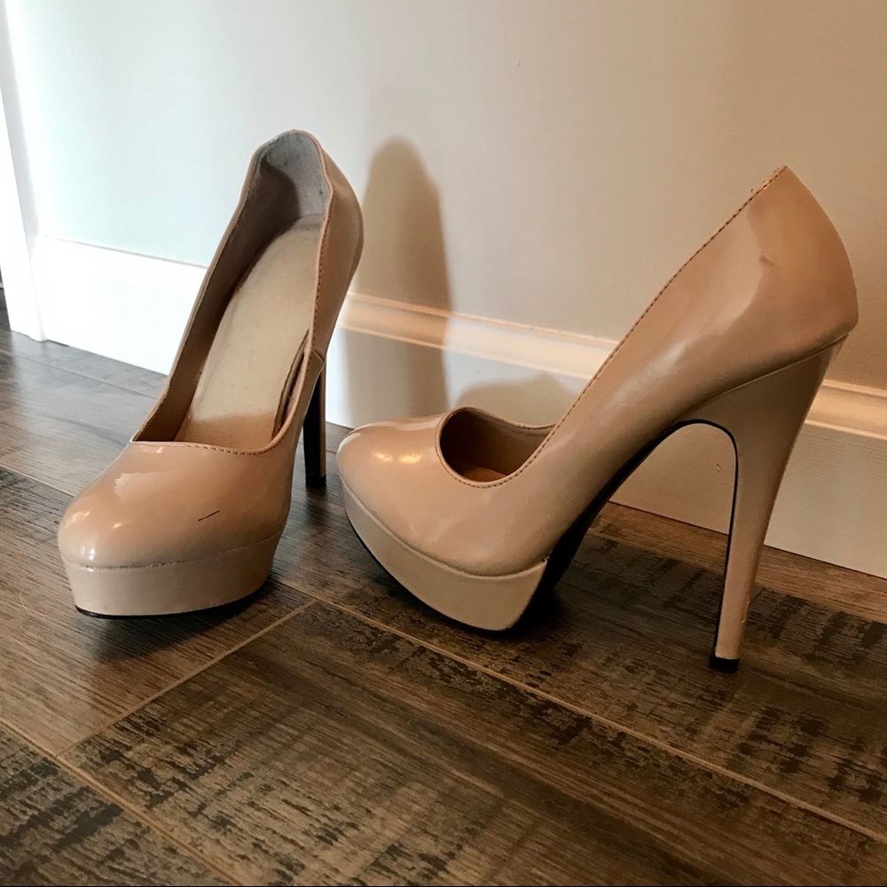 Nude pump